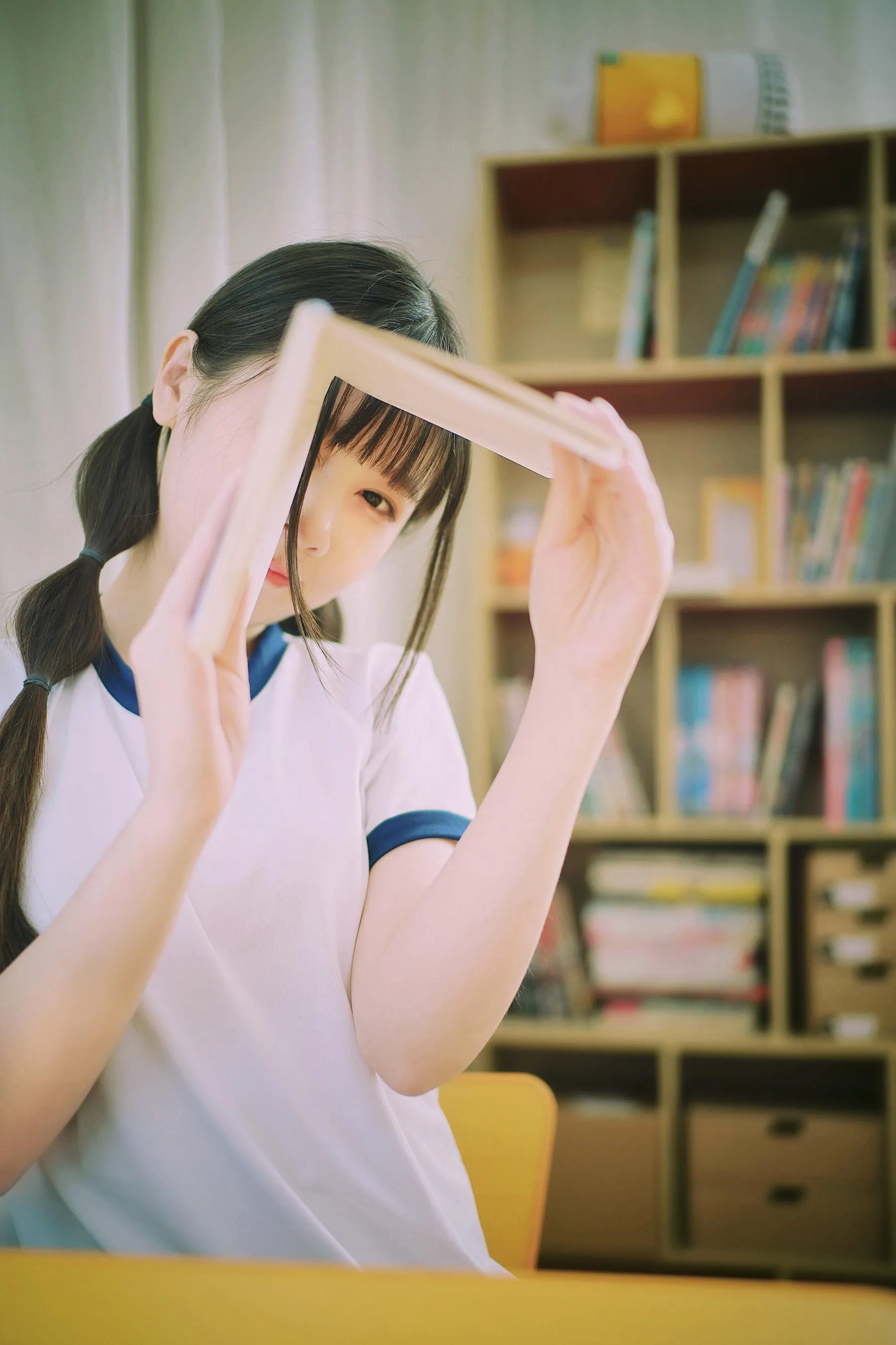 [艺图语] 2022.06.17 青春教室 萌萌 [24P]插图1